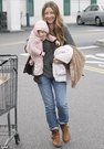 Rebecca Gayheart and Billie with Little Giraffe Blanket2